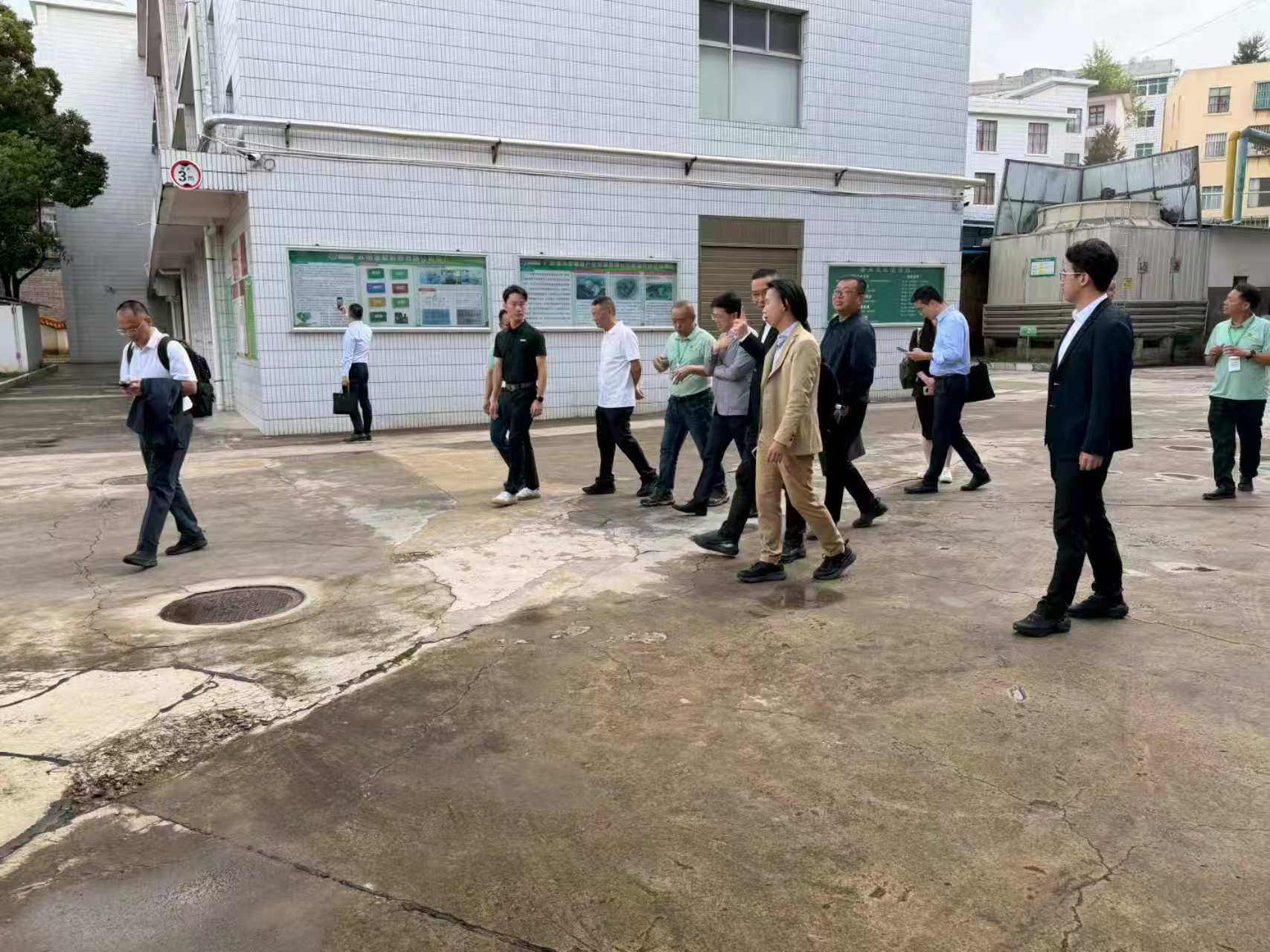 调研组111.jpg 调研组111.jpg